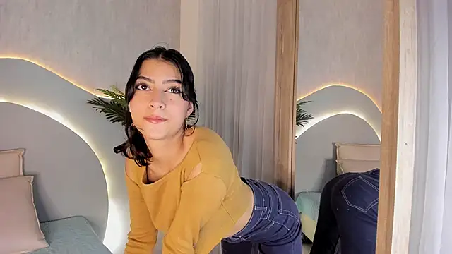 Snapshot of Susana_Sanchez chatting on 10/27/25, 12:42 Susana Sanchez online show from 10/27/25, 12:42