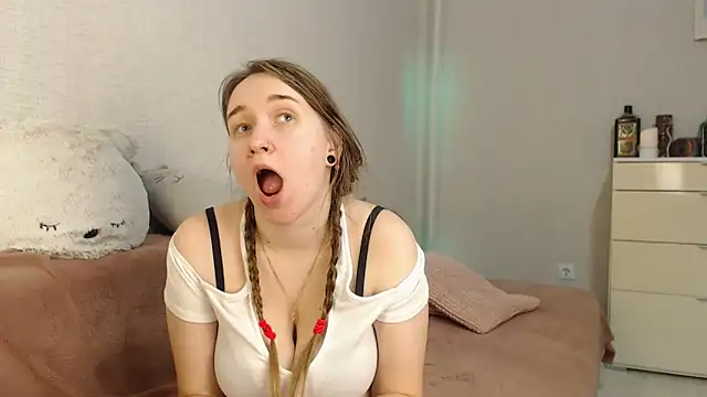 lovely hayley online show from 12/06/24, 11:57