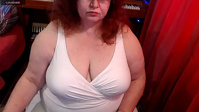 Snapshot of RoseRed69 chatting on 02/08/26, 04:16 RoseRed69 online show from 02/08/26, 04:16
