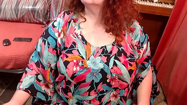 Snapshot of RoseRed69 chatting on 04/30/26, 03:35 RoseRed69 online show from 04/30/26, 03:35