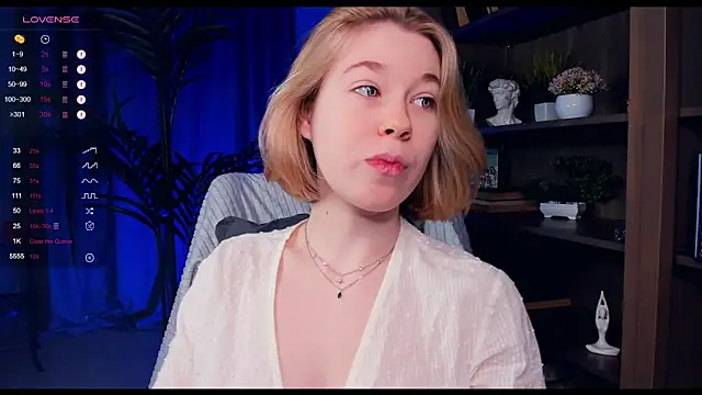 PollyHathor online show from 12/18/24, 09:29
