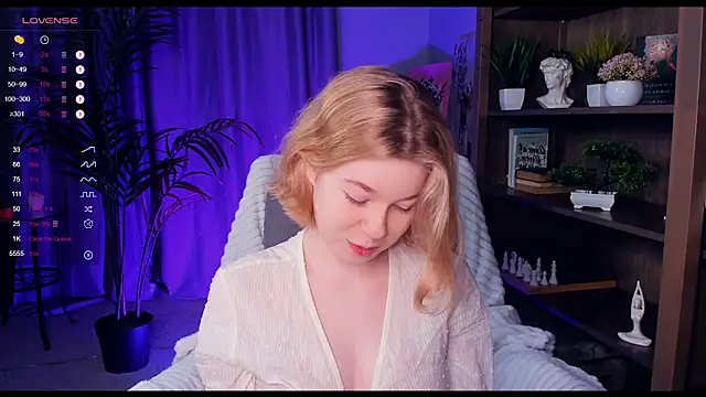 PollyHathor online show from 12/26/24, 09:37