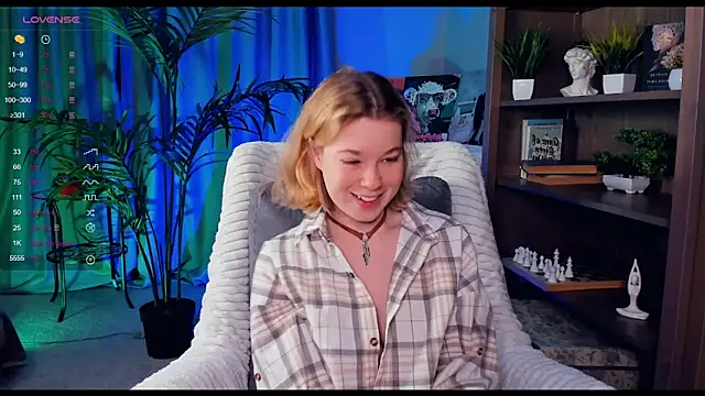 PollyHathor online show from 02/03/25, 09:29