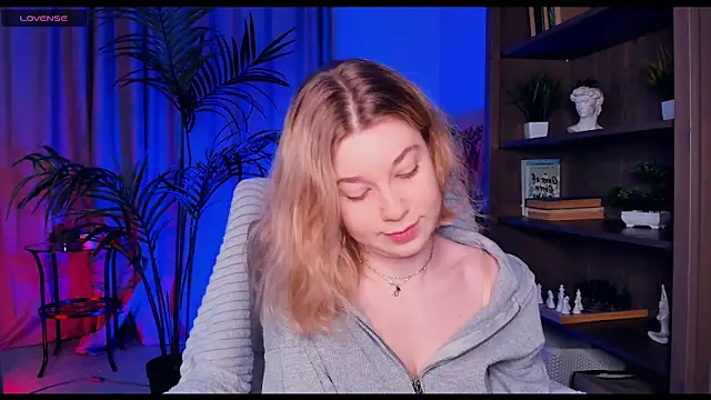 PollyHathor online show from 03/18/25, 09:21
