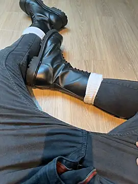 Snapshot of dickshome chatting on 12/16/25, 09:14 dickshome online show from 12/16/25, 09:14