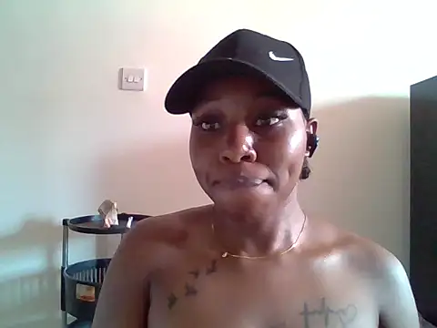 Snapshot of Queen_loveer chatting on 02/23/26, 08:01 Queen loveer online show from 02/23/26, 08:01