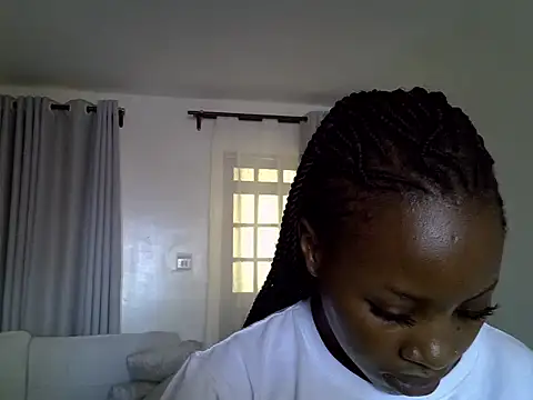 Snapshot of Queen_loveer chatting on 03/15/26, 01:28 Queen loveer online show from 03/15/26, 01:28