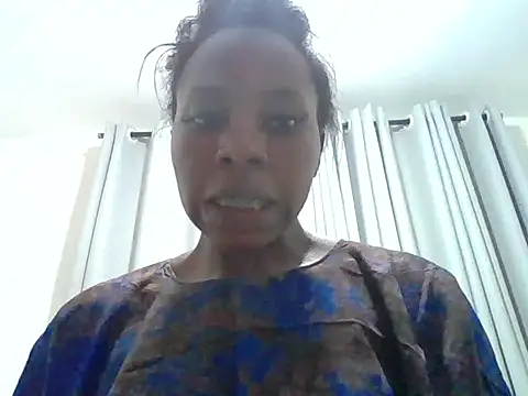 Snapshot of Queen_loveer chatting on 06/02/26, 05:37 Queen loveer online show from 06/02/26, 05:37
