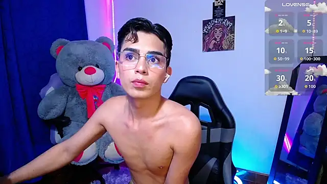 OwenBluee online show from 06/14/26, 01:25