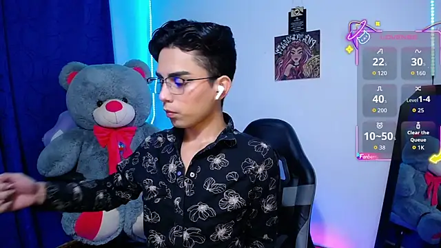 Snapshot of OwenBluee chatting on 06/16/26, 12:24 OwenBluee online show from 06/16/26, 12:24