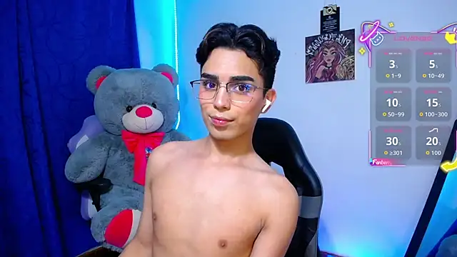 Snapshot of OwenBluee chatting on 06/18/26, 06:24 OwenBluee online show from 06/18/26, 06:24