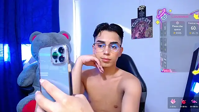Snapshot of OwenBluee chatting on 06/26/26, 09:19 OwenBluee online show from 06/26/26, 09:19