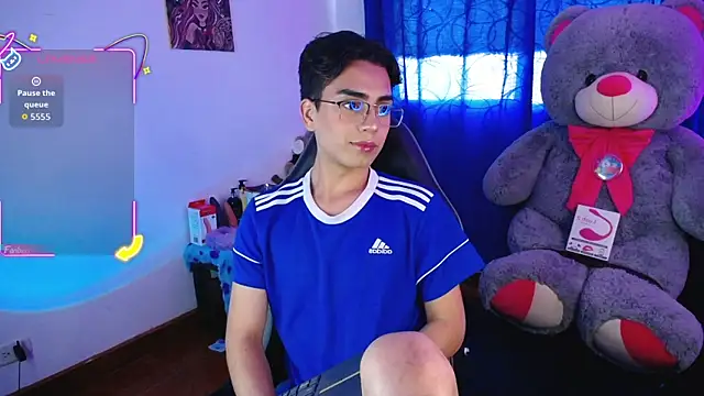 Snapshot of OwenBluee chatting on 07/28/26, 12:48 OwenBluee online show from 07/28/26, 12:48