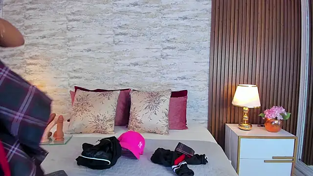 AndreaPink2024 online show from 10/03/25, 12:46