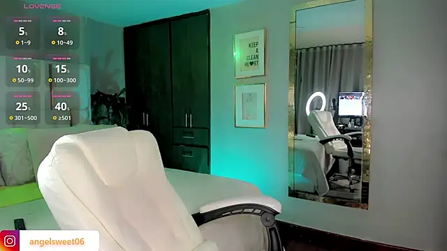 Snapshot of ANGELL06 chatting on 03/15/25, 05:41 ANGELL06 online show from 03/15/25, 05:41