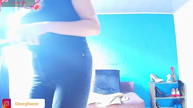 Snapshot of Jhanne_cherry chatting on 03/22/25, 06:25 Jhanne cherry online show from 03/22/25, 06:25