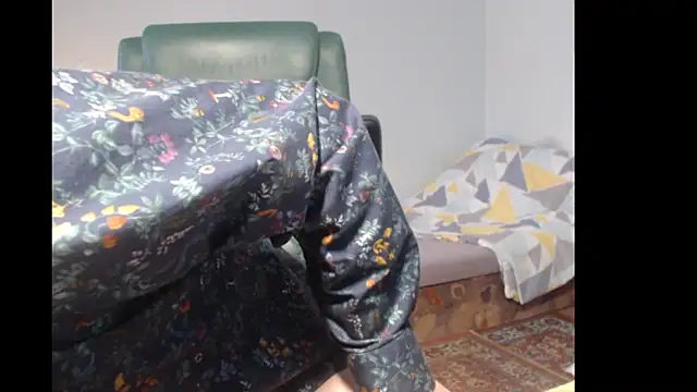 Snapshot of tuttiluss44 chatting on 11/14/25, 10:03 tuttiluss44 online show from 11/14/25, 10:03