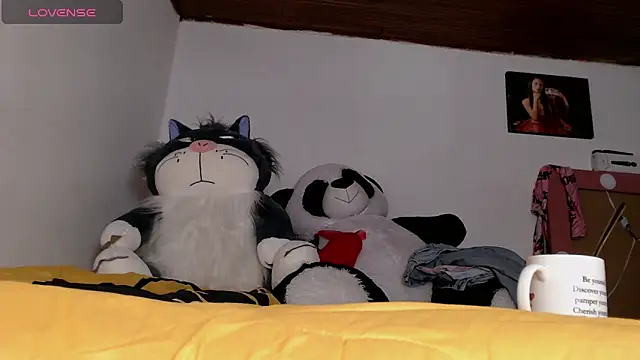 Snapshot of minene_mikami chatting on 11/21/25, 05:11 minene mikami online show from 11/21/25, 05:11