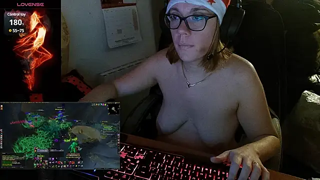 Snapshot of lili-hot-77 chatting on 12/22/24, 08:14 lili-hot-77 online show from 12/22/24, 08:14