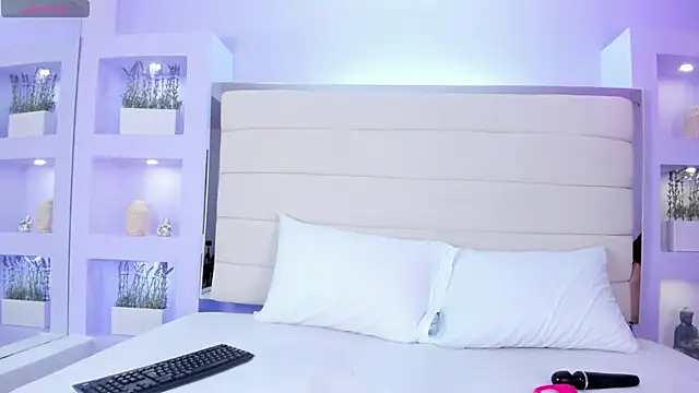 Snapshot of HelenaRoos chatting on 11/13/25, 07:57 HelenaRoos online show from 11/13/25, 07:57