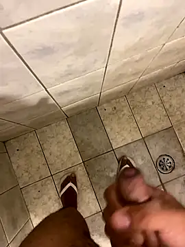 Snapshot of gomespauz chatting on 12/14/25, 05:40 gomespauz online show from 12/14/25, 05:40