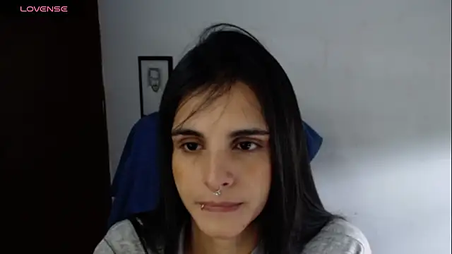 Snapshot of alma_violeta chatting on 10/30/25, 04:19 alma violeta online show from 10/30/25, 04:19