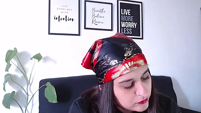 Snapshot of nathcollyns chatting on 11/11/25, 06:08 nathcollyns online show from 11/11/25, 06:08