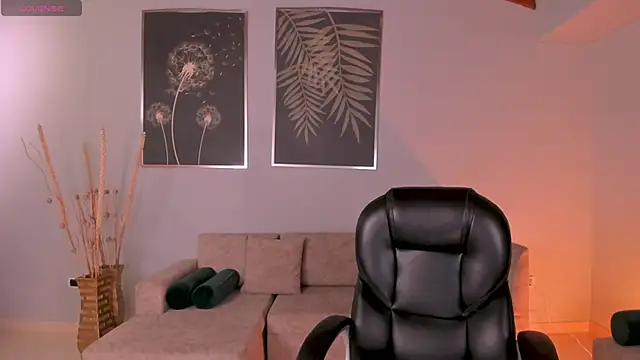 ValeriaRiveraX online show from 12/14/25, 04:40