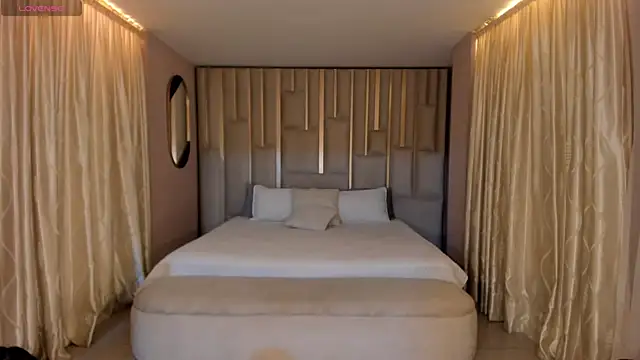 Snapshot of MariaHerrera_ chatting on 12/17/25, 12:05 MariaHerrera online show from 12/17/25, 12:05