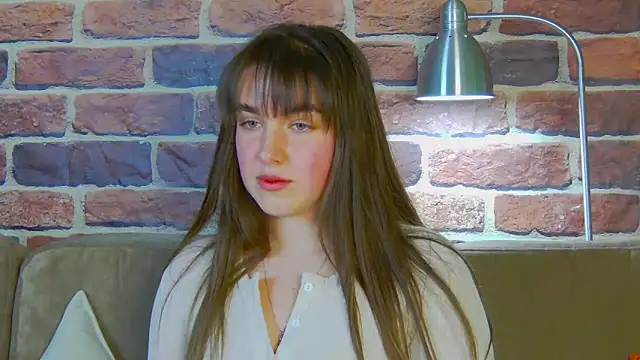 Snapshot of Sofia_Hugs chatting on 02/06/26, 07:17 Sofia Hugs online show from 02/06/26, 07:17