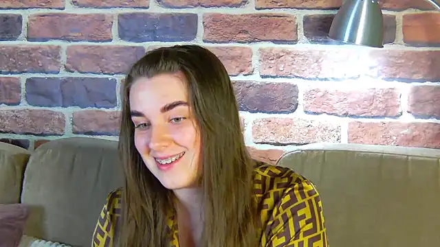 Snapshot of Sofia_Hugs chatting on 05/16/26, 06:17 Sofia Hugs online show from 05/16/26, 06:17