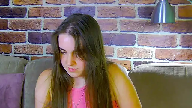 Snapshot of Sofia_Hugs chatting on 06/06/26, 06:45 Sofia Hugs online show from 06/06/26, 06:45