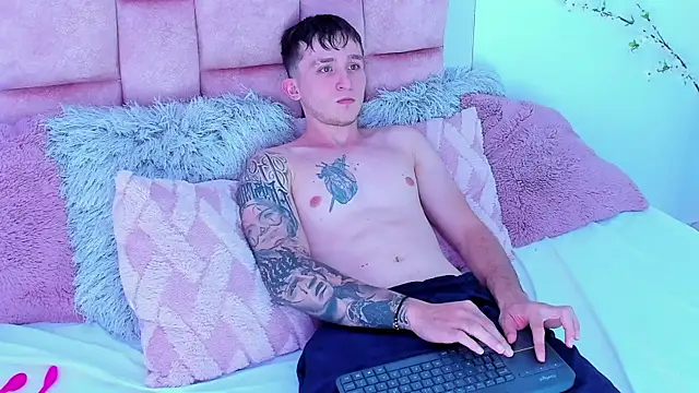 Dylanwhite23  online show from 01/28/25, 05:00
