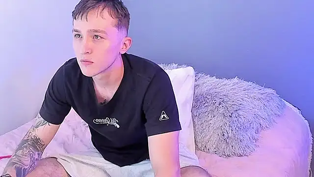 Dylanwhite23  online show from 02/26/25, 03:52