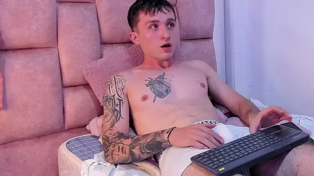 Dylanwhite23  online show from 03/23/25, 04:16
