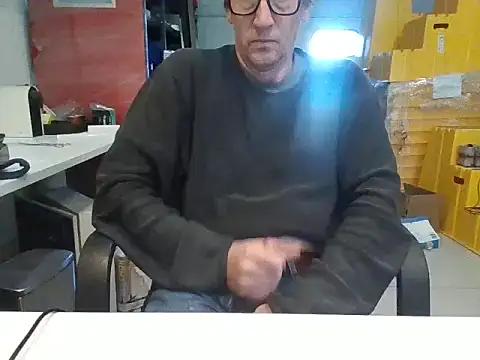 Snapshot of Raimundo1971 chatting on 10/14/25, 02:40 Raimundo1971 online show from 10/14/25, 02:40