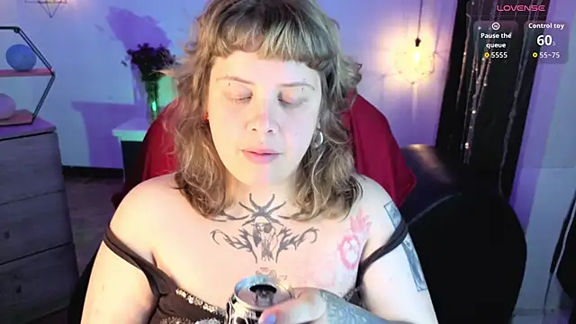 Snapshot of Sabrina_scarlett chatting on 11/10/25, 04:44 Sabrina scarlett online show from 11/10/25, 04:44