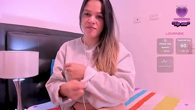 Snapshot of daniela_beauty chatting on 10/11/25, 12:04 daniela beauty online show from 10/11/25, 12:04