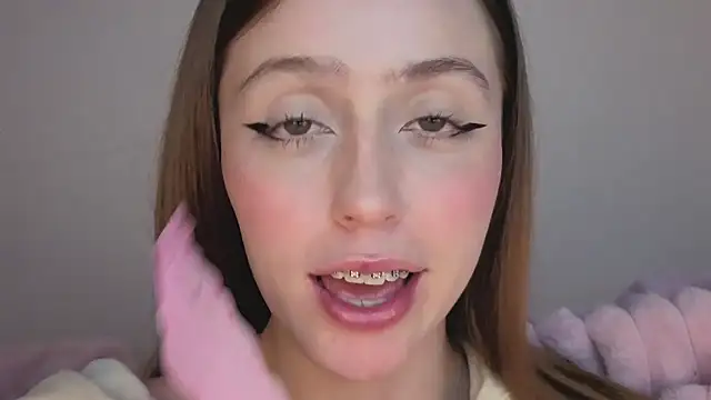 Snapshot of SofiaGc chatting on 10/07/25, 03:25 SofiaGc online show from 10/07/25, 03:25