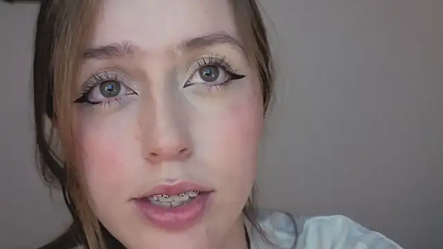 Snapshot of SofiaGc chatting on 10/18/25, 05:32 SofiaGc online show from 10/18/25, 05:32