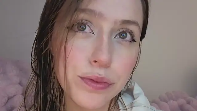 Snapshot of SofiaGc chatting on 10/22/25, 03:51 SofiaGc online show from 10/22/25, 03:51