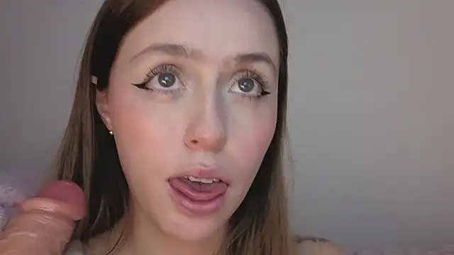 Snapshot of SofiaGc chatting on 10/27/25, 03:43 SofiaGc online show from 10/27/25, 03:43