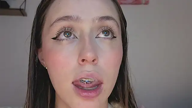 Snapshot of SofiaGc chatting on 11/04/25, 03:49 SofiaGc online show from 11/04/25, 03:49