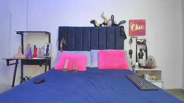 emmily giraldo online show from 12/05/24, 03:17