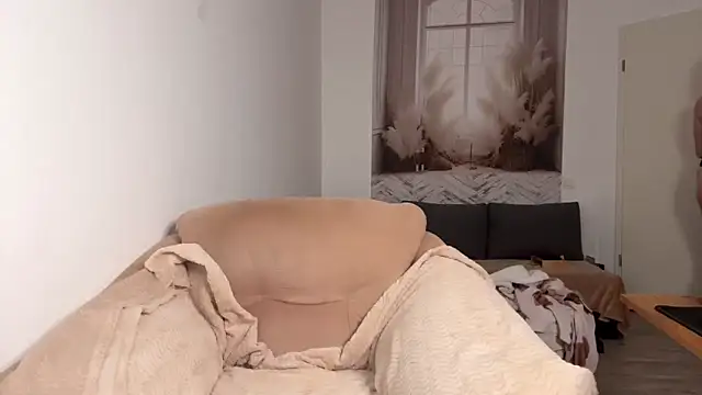 Caliiie-of online show from 10/13/25, 06:35