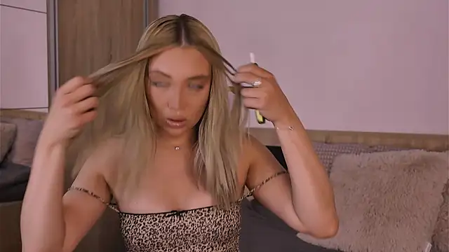 Jessielle online show from 06/06/26, 07:13