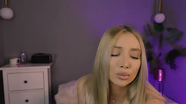 Jessielle online show from 06/12/26, 04:22