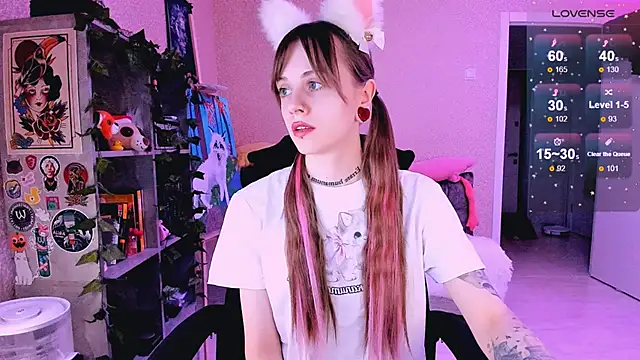 Snapshot of NaniMoore chatting on 03/04/25, 08:16 NaniMoore online show from 03/04/25, 08:16