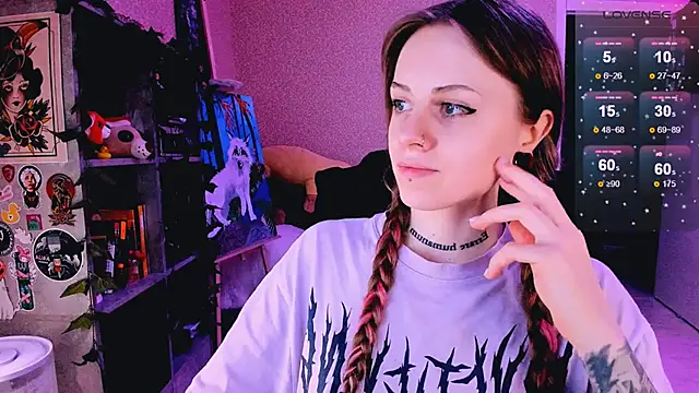 Snapshot of NaniMoore chatting on 03/14/25, 11:22 NaniMoore online show from 03/14/25, 11:22