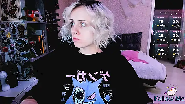 Snapshot of NaniMoore chatting on 10/30/25, 08:53 NaniMoore online show from 10/30/25, 08:53